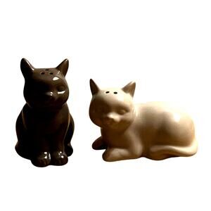 Cute Cat Salt & Pepper Shakers - Kitchen Decor